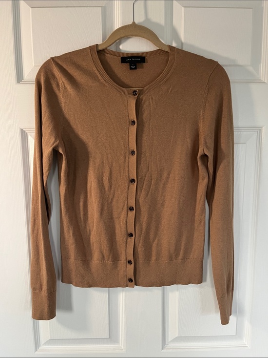 Ann Taylor Sweaters - Ann Taylor Camel Lightweight Cardigan Size Small